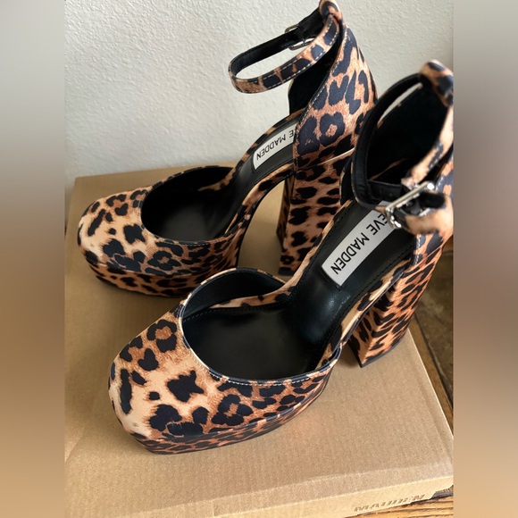 Steve Madden Leopard Satin TAMY block heels -New in box - Picture 5 of 7